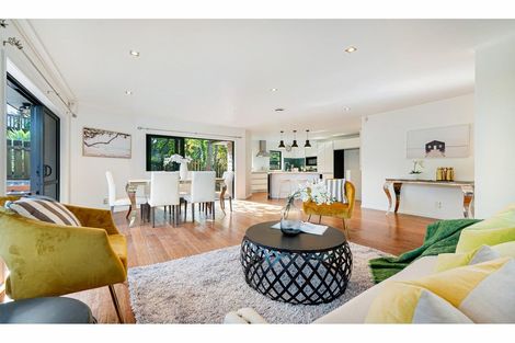 Photo of property in 17a Atkinson Road, Titirangi, Auckland, 0604