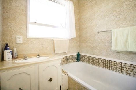 Photo of property in 1a Huata Place, West End, Palmerston North, 4412