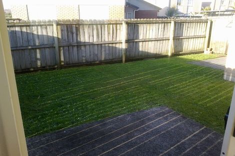 Photo of property in 60 Brashier Circle, Sunnyvale, Auckland, 0612