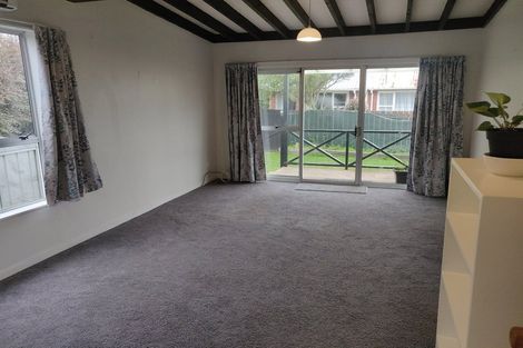 Photo of property in 17a Kingsbridge Place, Newlands, Wellington, 6037