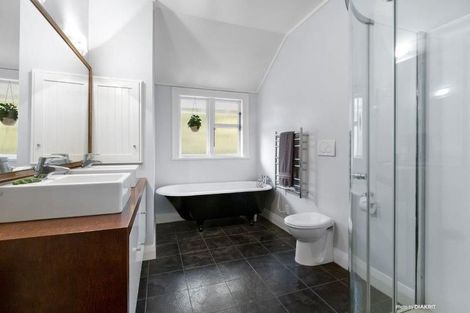 Photo of property in 37 Glen Road, Kelburn, Wellington, 6012