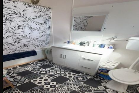 Photo of property in 32 Cutten Street, South Dunedin, Dunedin, 9012