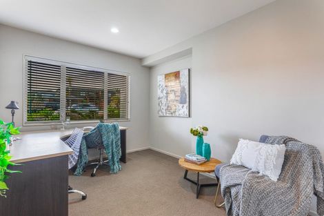 Photo of property in 17 Glen Bay Close, Pinehill, Auckland, 0632