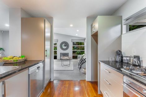 Photo of property in 17 Glen Bay Close, Pinehill, Auckland, 0632