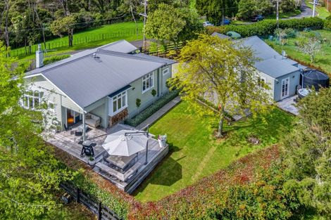 Photo of property in 17 Griggs Road, Whitford, Howick, 2571