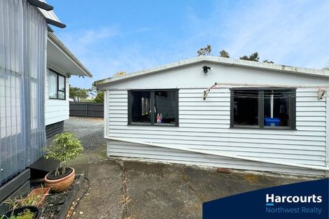 Photo of property in 124 Moire Road, West Harbour, Auckland, 0618