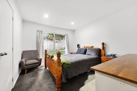 Photo of property in 2/723 Swanson Road, Swanson, Auckland, 0612