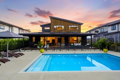 Photo of property in 19 Headsail Drive, Long Bay, Auckland, 0630