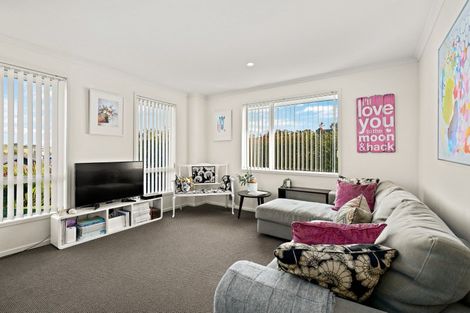 Photo of property in 24 Laly Haddon Place, Matakana, 0985