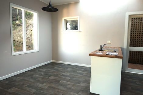 Photo of property in 58 Hungerford Road, Houghton Bay, Wellington, 6023