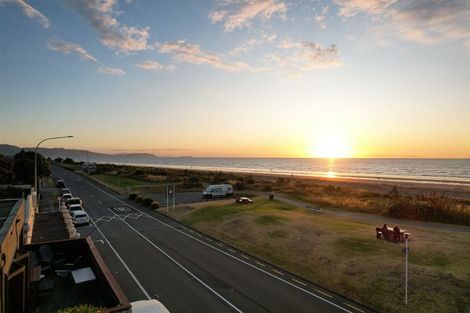 Photo of property in Ocean Apartments, 44-46 Marine Parade, Paraparaumu Beach, Paraparaumu, 5032