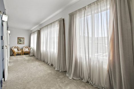 Photo of property in Devonport Apartments, 22/127 Saint Aubyn Street, New Plymouth, 4310