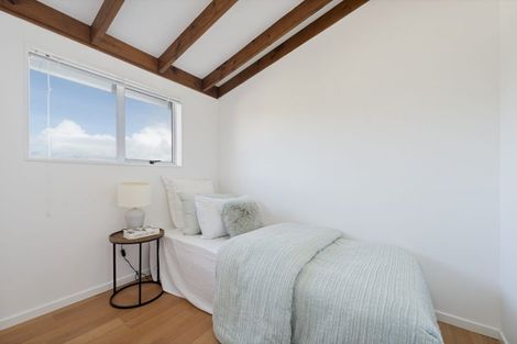 Photo of property in 28 Dallinghoe Crescent, Milford, Auckland, 0620