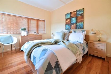 Photo of property in 1/8 Orchard Road, Waiake, Auckland, 0630