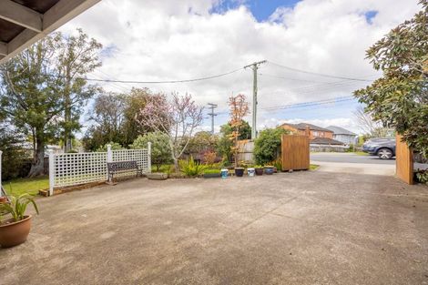 Photo of property in 2/27 Raleigh Road, Northcote, Auckland, 0627