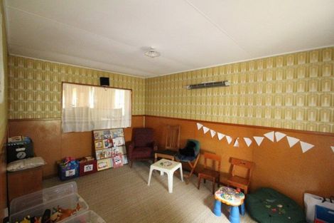 Photo of property in 5 Laura Street, Kelston, Auckland, 0602