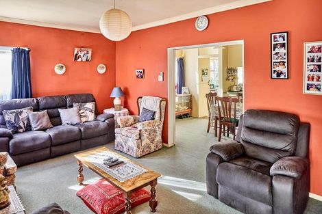 Photo of property in 4 Cambridge Street, Tawa, Wellington, 5028