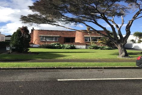 Photo of property in 8 Staveley Avenue, Mount Roskill, Auckland, 1041