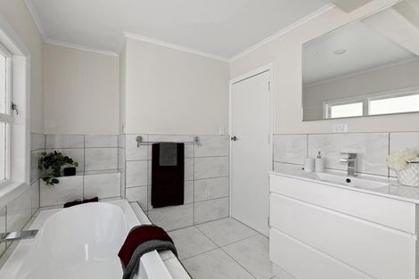 Photo of property in 6b Wai-iti Crescent, Woburn, Lower Hutt, 5010