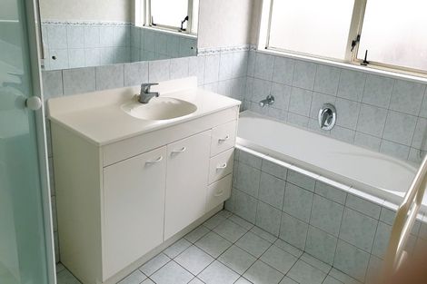 Photo of property in 104 Bob Charles Drive, Golflands, Auckland, 2013