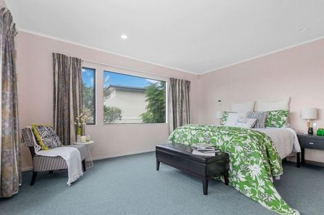 Photo of property in 19 Pannill Place, Oteha, Auckland, 0632