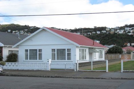 Photo of property in 100 Yule Street, Lyall Bay, Wellington, 6022