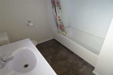 Photo of property in 27 Bulteel Street, New Plymouth, 4310