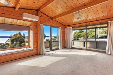 Photo of property in 6 Aries Place, Kawaha Point, Rotorua, 3010