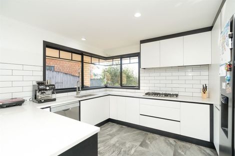 Photo of property in 98 Rototuna Road, Rototuna, Hamilton, 3210