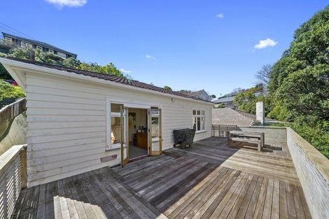 Photo of property in 56 Tio Tio Road, Miramar, Wellington, 6022