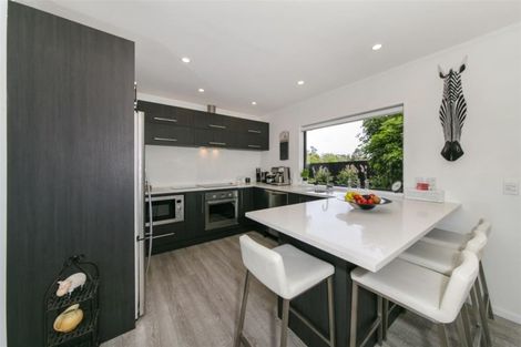 Photo of property in 19 Heversham Place, Glendene, Auckland, 0602