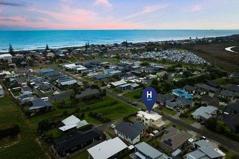 Photo of property in 30 Surfers Avenue, Waihi Beach, 3611