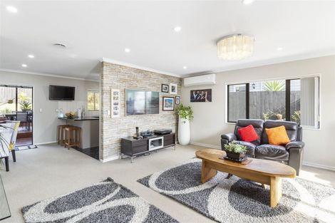 Photo of property in 84 Keri Vista Rise, Papakura, 2110