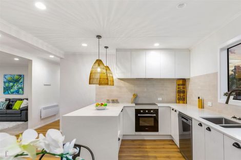 Photo of property in 11 Ranui Station Road, Ranui, Auckland, 0612