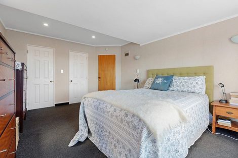 Photo of property in 35 Heta Road, Highlands Park, New Plymouth, 4312