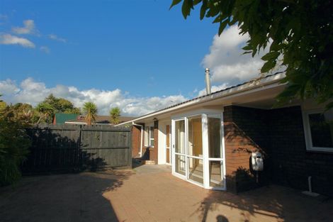 Photo of property in 2/10 Kallaroo Place, Botany Downs, Auckland, 2010