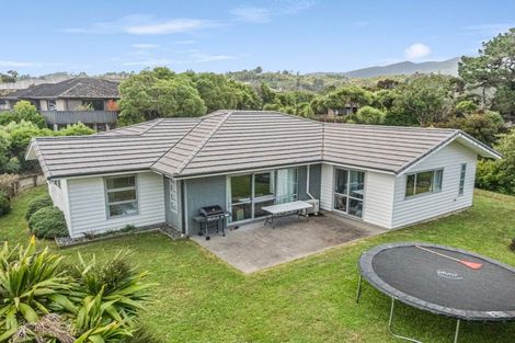 Photo of property in 28 Sunstone Crescent, Brown Owl, Upper Hutt, 5018