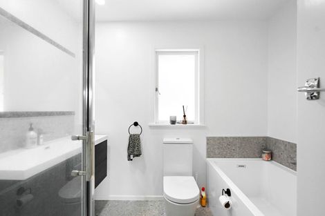 Photo of property in 50 Storey Avenue, Forest Lake, Hamilton, 3200