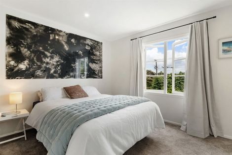 Photo of property in 52 Tiri Tiri Road, Birkdale, Auckland, 0626