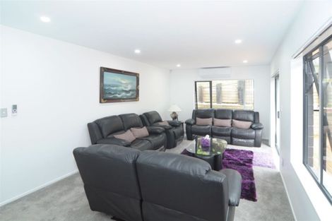 Photo of property in 14 San Casello Rise, Henderson, Auckland, 0612