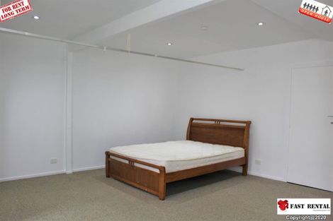 Photo of property in 21 Chivalry Road, Glenfield, Auckland, 0629