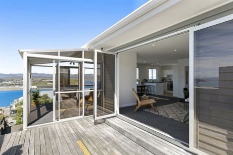 Photo of property in 59 Houghton Bay Road, Houghton Bay, Wellington, 6023