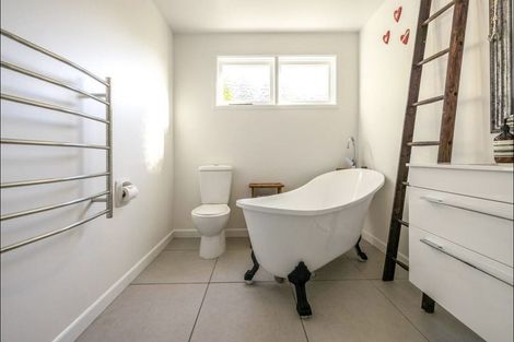 Photo of property in 26 Ocean Road, Surfdale, Waiheke Island, 1081