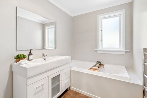 Photo of property in 21 Glenross Street, Glenross, Dunedin, 9011