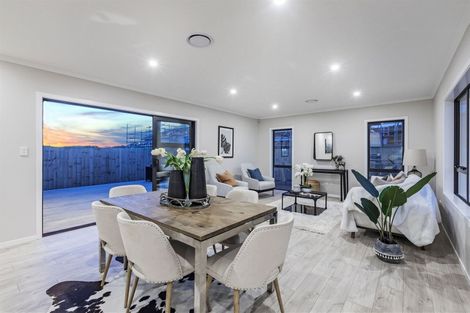 Photo of property in 8 Vogwill Road, Kumeu, 0810