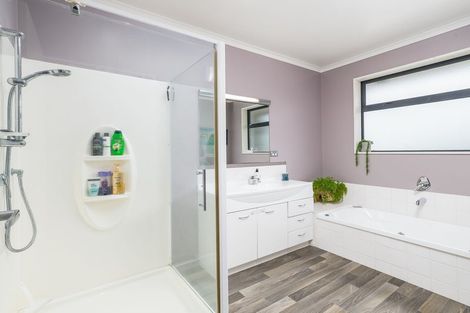 Photo of property in 55 Timaru Road, Waimate, 7924