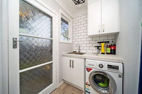 Photo of property in 5 Ngaio Place, Hawera, 4610