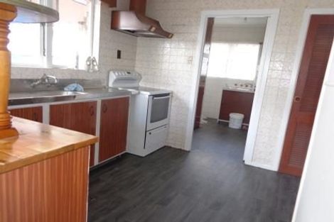 Photo of property in 11 Essex Street, Te Atatu South, Auckland, 0610