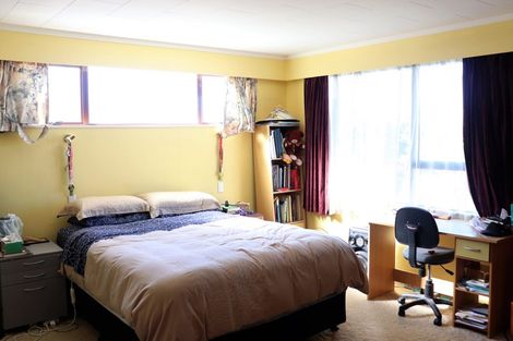 Photo of property in 80 Akaroa Drive, Maupuia, Wellington, 6022