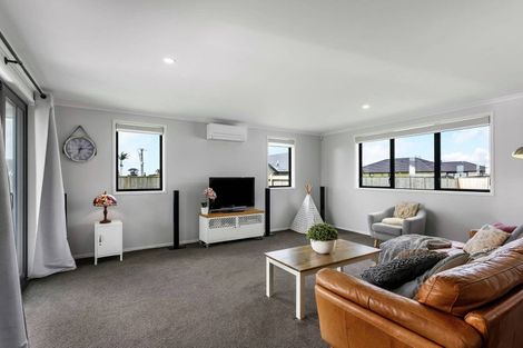 Photo of property in 28 Kerr Crescent, Patumahoe, 2679